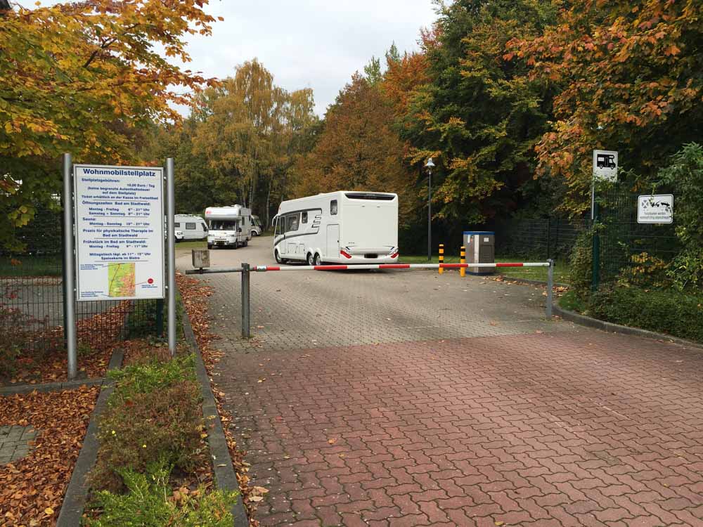 Wohnmobilstellplatz Bad am Stadtwald / Neumnster | CampingCampus